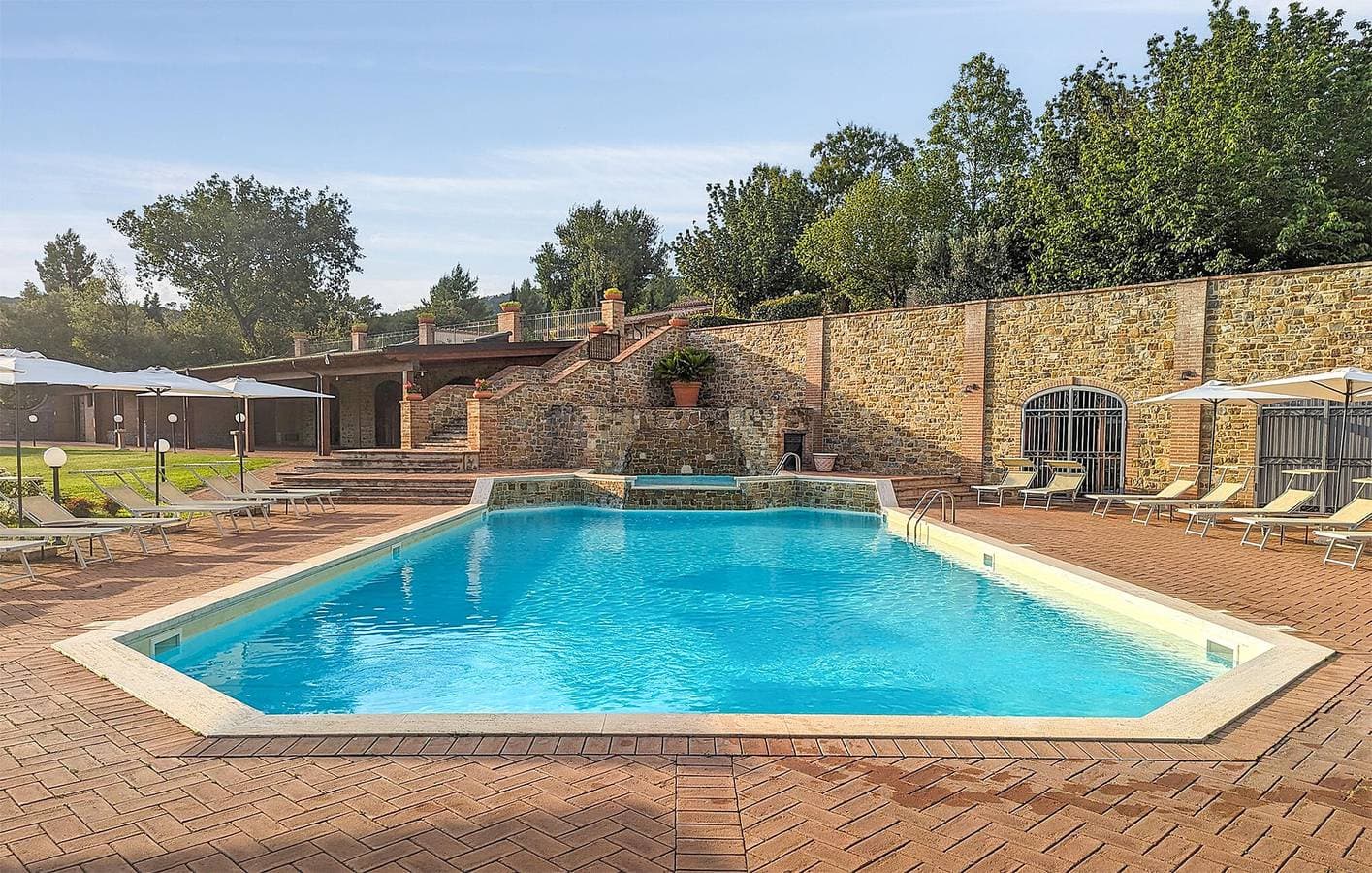Foto 13 von 37: Paradies mit Seeblick - Geräumiges Apartment mit Pool und Parkplatz