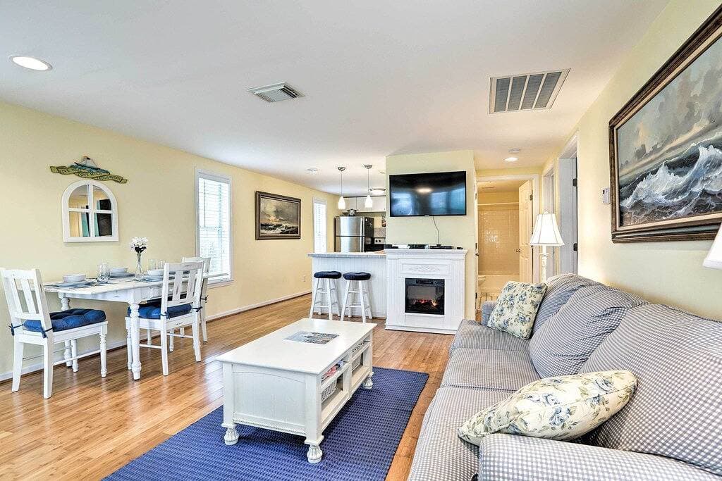 Foto 8 von 24: Neu! Gehobenes Galveston Cottage mit umlaufendem Deck!
