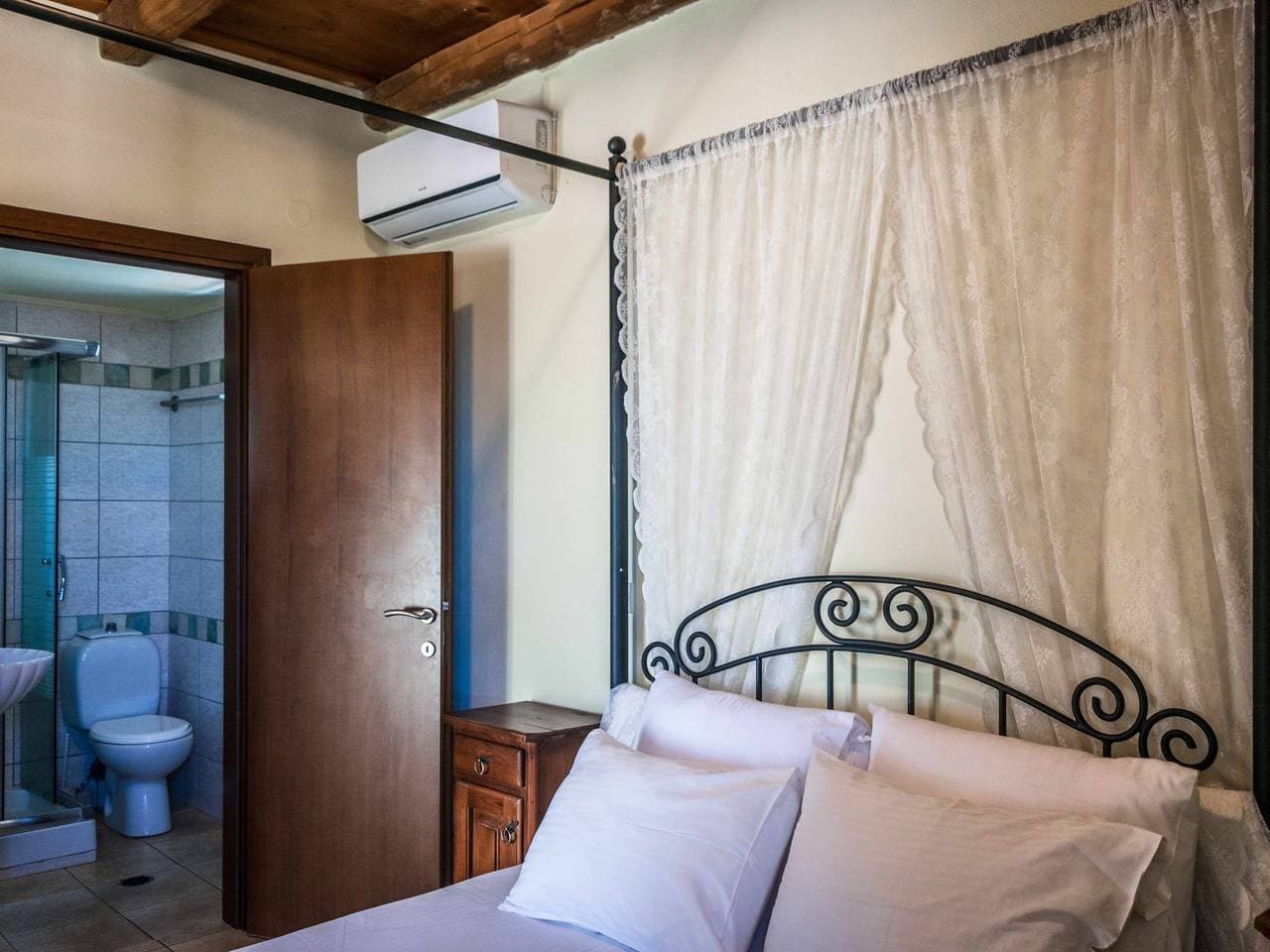 Foto 9 von 16: Niriides Villas_ Liagori_ 2-Schlafzimmer privater Pool