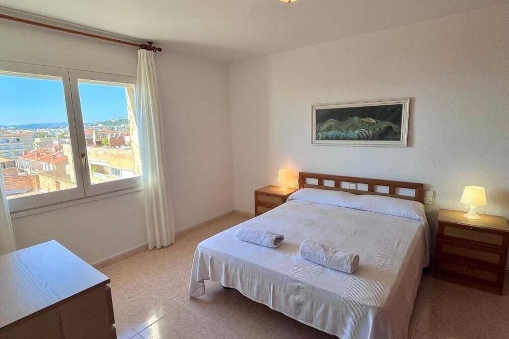Foto 3 von 30: Geräumiges 3-Zimmer-Apartment direkt am Strand. Rodes-62