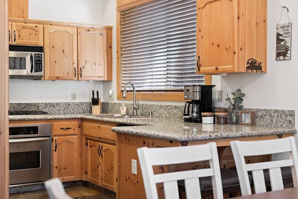 Family-Friendly Shaver Lake Cabin w/ Game Room 1