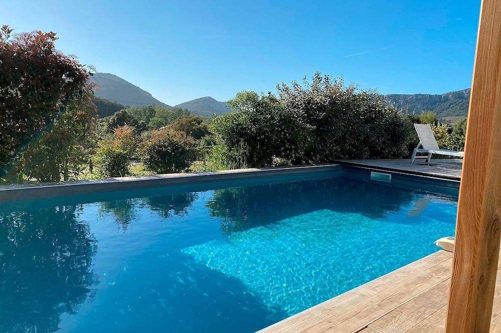 Foto 13 von 26: Neue Villa mit Pool mit Blick auf einen Hektar Land mit Blick auf den Weinberg