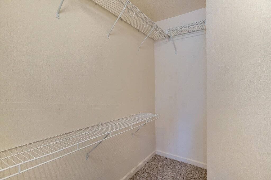 Foto 7 von 28: Stylish Entire Townhome w/ greenspace throughout!! Serene!