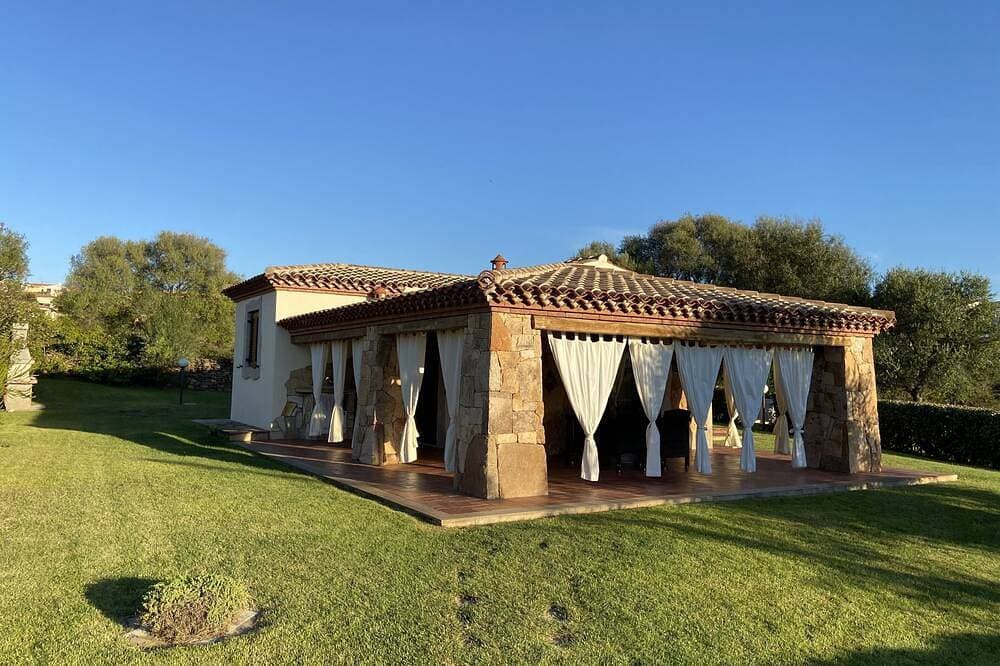Casa Thomas: Family Paradise with 600sqm Garden, Playground & Walk to Beach 1
