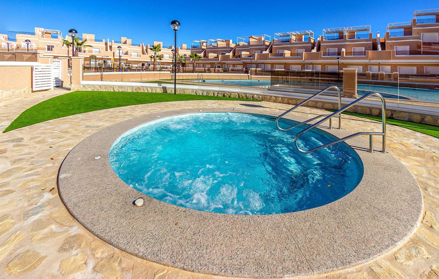 Foto 12 von 24: Appartement am Strand mit Parkplatz, Pool, Terrasse und Internet