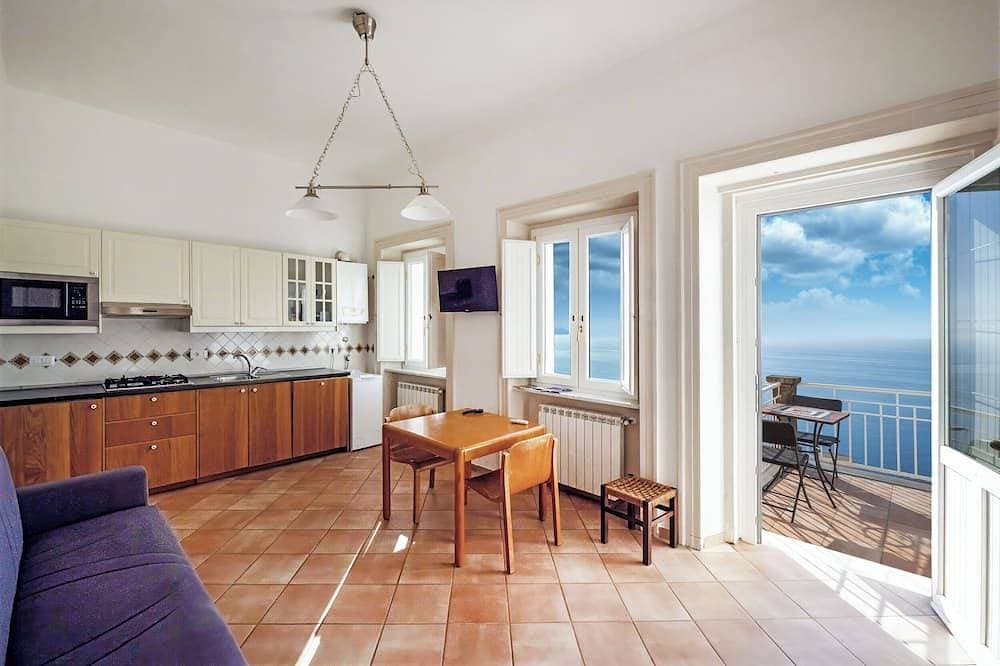 Foto 9 von 12: Lady Gilda Terrasse mit Blick aufs Meer