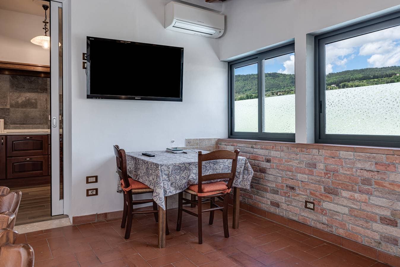 Foto 6 von 28: Ferienwohnung 'Ampio e accogliente appartamento' mit beheiztem Pool