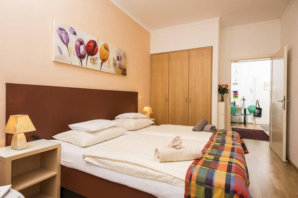 Apartment 5   cozy   colorful 1
