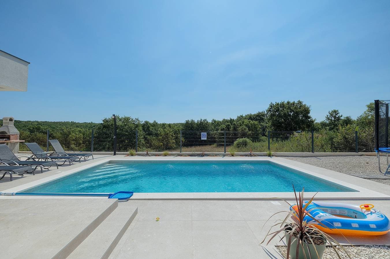 Foto 8 von 43: Villa Leny mit Pool und Grill