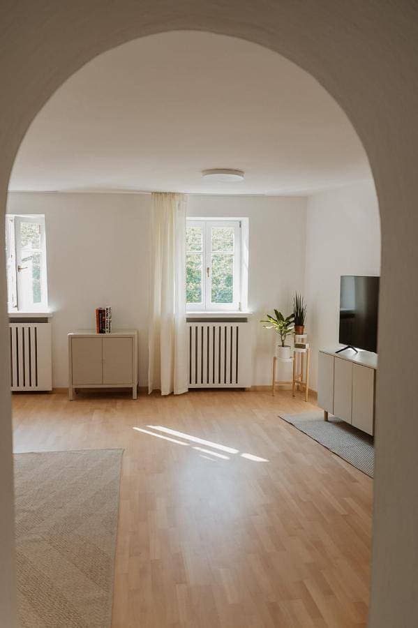 Foto 2 von 39: Two-Bedroom Apartment with Balcony