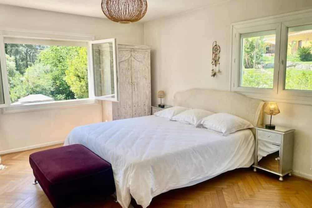 Foto 3 von 30: Charming House 4 bedrooms 3  bathrooms with pool near Valbonne