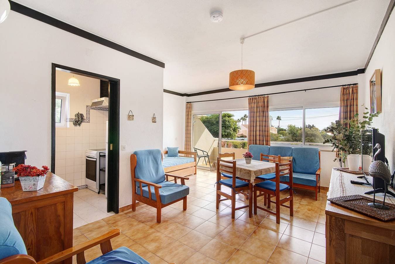 Foto 3 von 23: Ferienwohnung 'T1 Em Vilamoura - Parque Mourabel' mit Gemeinschaftspool, Gemeinschaftsgarten und WLAN