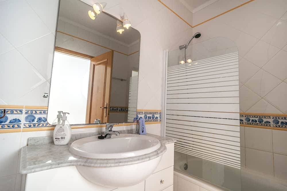 Foto 7 von 23: Ferienwohnung mit 2 Schlafzimmern und Balkon
