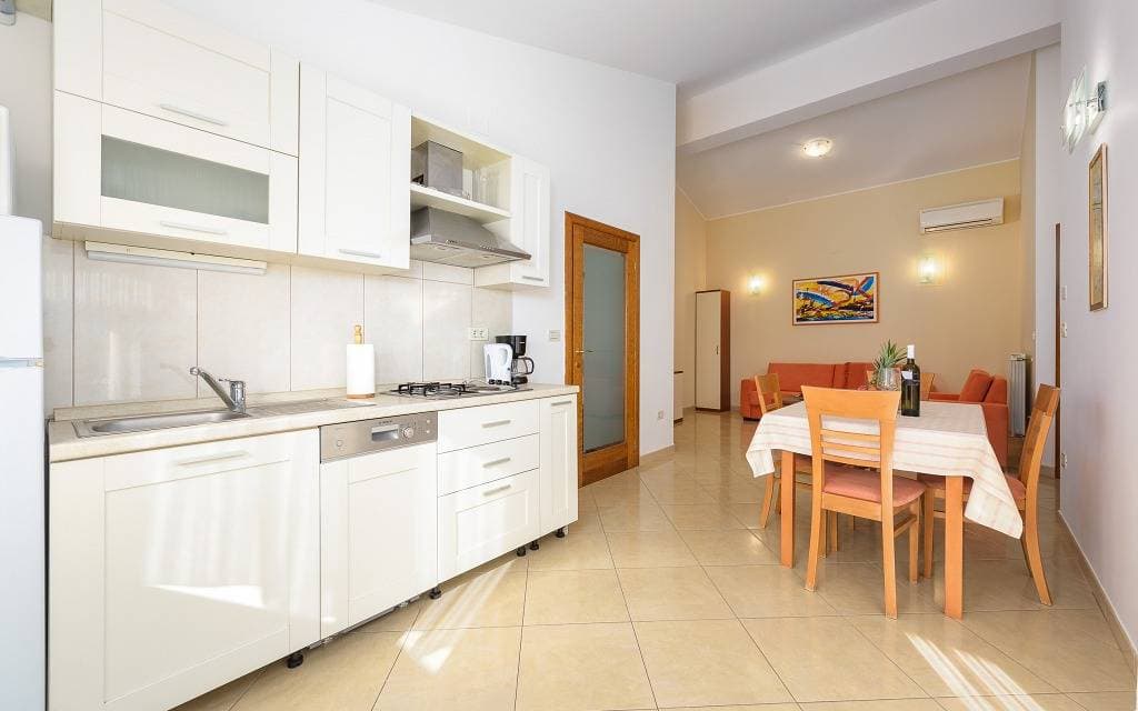 Foto 2 von 52: Ferienwohnung in Bašanija mit Meerblick, Terrasse, Klimaanlage, W-Lan (113-6)