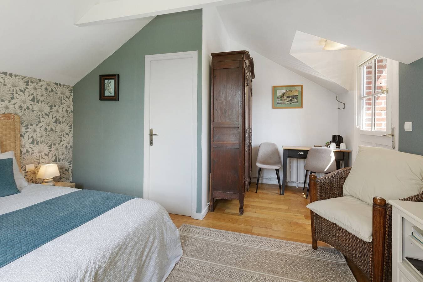 Foto 10 von 28: Bed & Breakfast 'Les Soliers - La Chambre' mit Balkon und WLAN