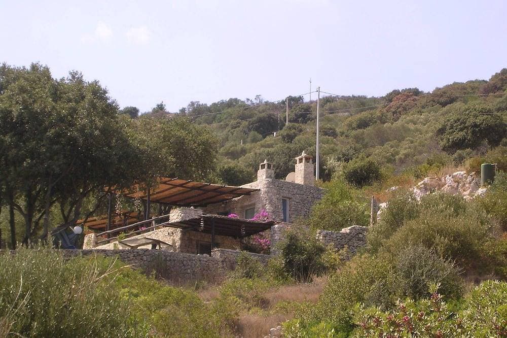 Foto 6 von 28: Mareverde.Gorgeous beachfront cottage with pool and very close to the sea access