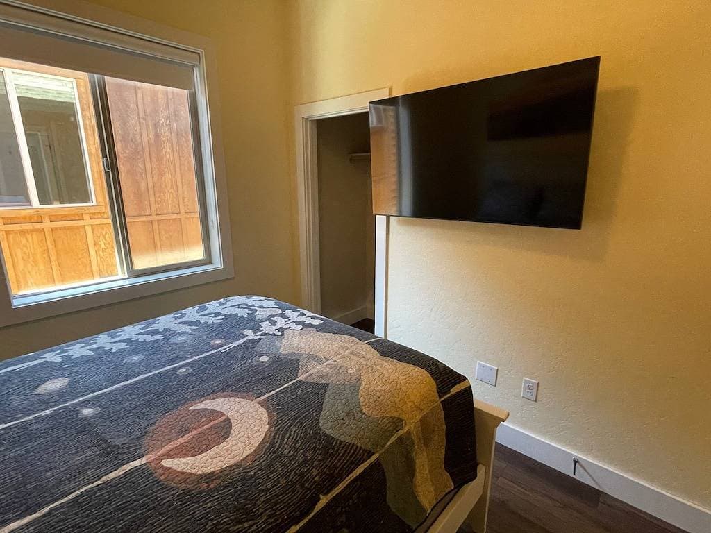 Foto 4 von 43: Fröhliche 6-Schlafzimmer-Wohnung in Shaver Lake