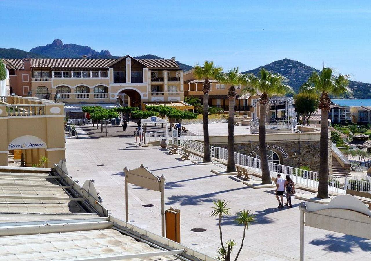 Foto 11 von 21: Renoviertes Studio im Feriendorf Cap Esterel, Garten und Terrasse 1-2 Personen