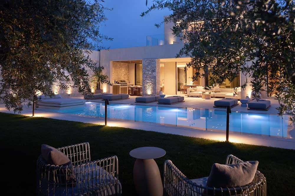 Valerozo Villa Maestosa - Pool, Jacuzzi & steps to the beach 1