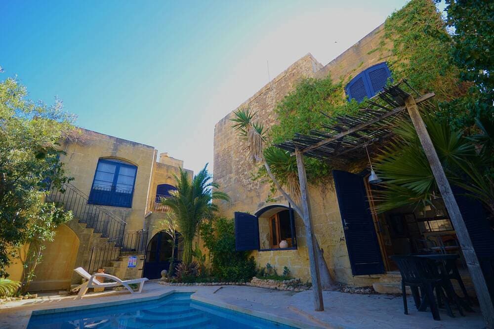 300 Jahre altes Bauernhaus mit 4 Schlafzimmern und privatem Pool 1