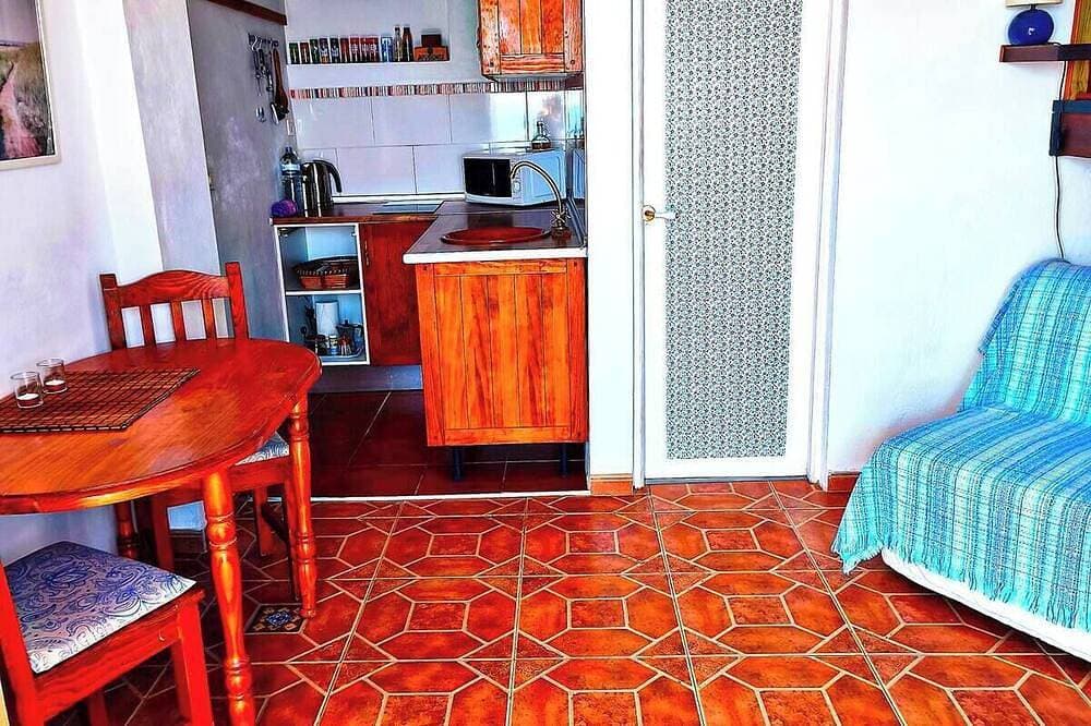 Foto 5 von 10: Bright Studio Facing The Sea