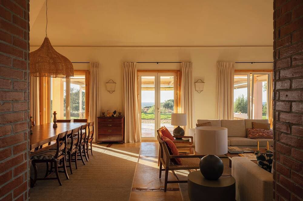 Foto 5 von 30: Elegant Mediterranean Villa - 6 Ensuite Bedrooms with AC - Pool - Sunsets