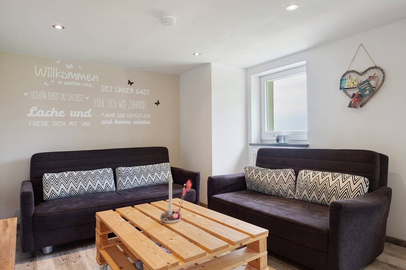 Foto 3 von 36: Ferienwohnung Zwergenschlössle mit Privatem Garten und Wi-Fi