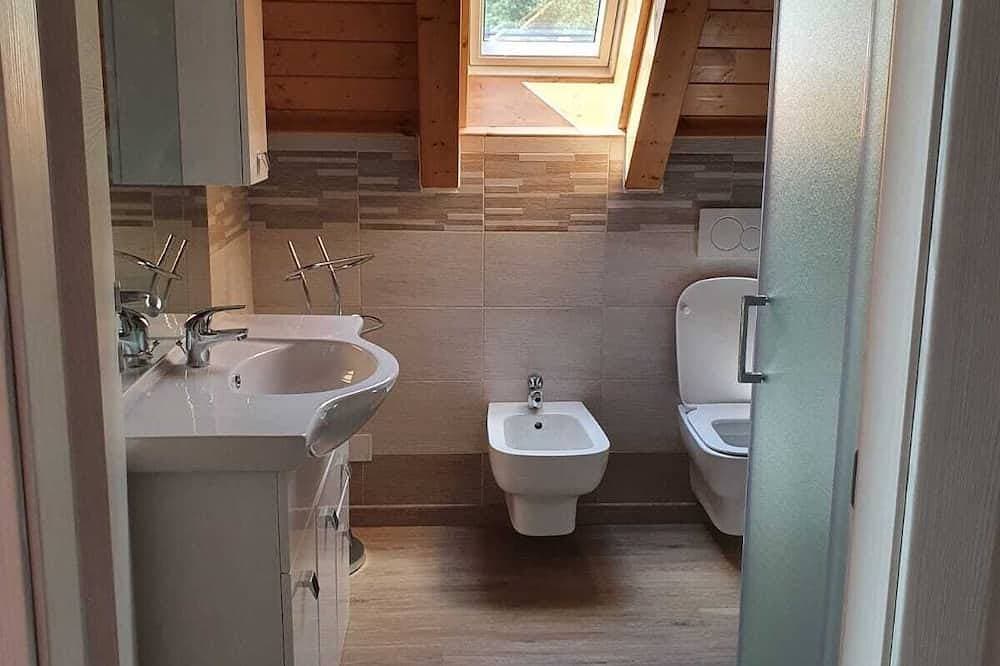 Foto 7 von 30: Chalet Stazzona, Casa a Punta, surrounded by greenery 5 minutes from Lake Como.