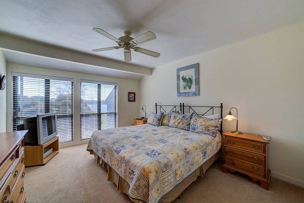Foto 2 von 25: 3 Schlafzimmer, 3 Bäder Haus am Wasser mit herrlichem Blick auf das Wasser und jede Menge Annehmlichkeiten! Schläft 6