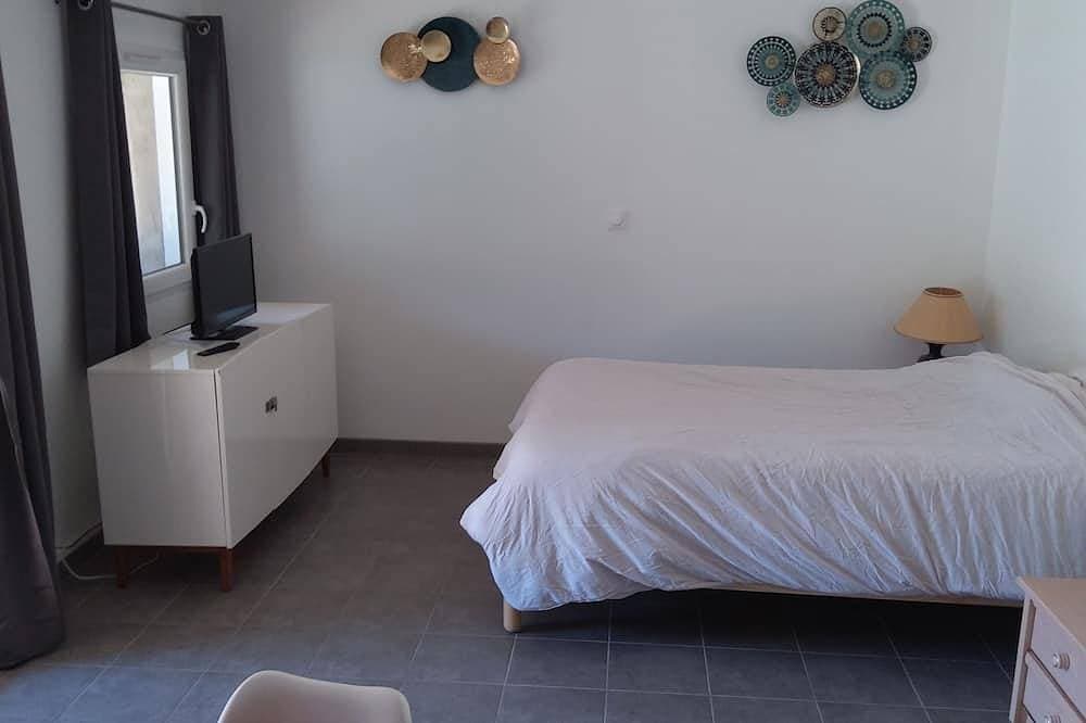 Foto 4 von 13: 30 m2 furnished apartment near shops and metro