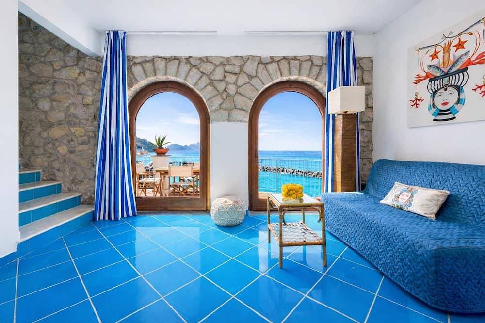Enchanting panoramic suite a few steps from the sea in Sorrento Peninsula 1