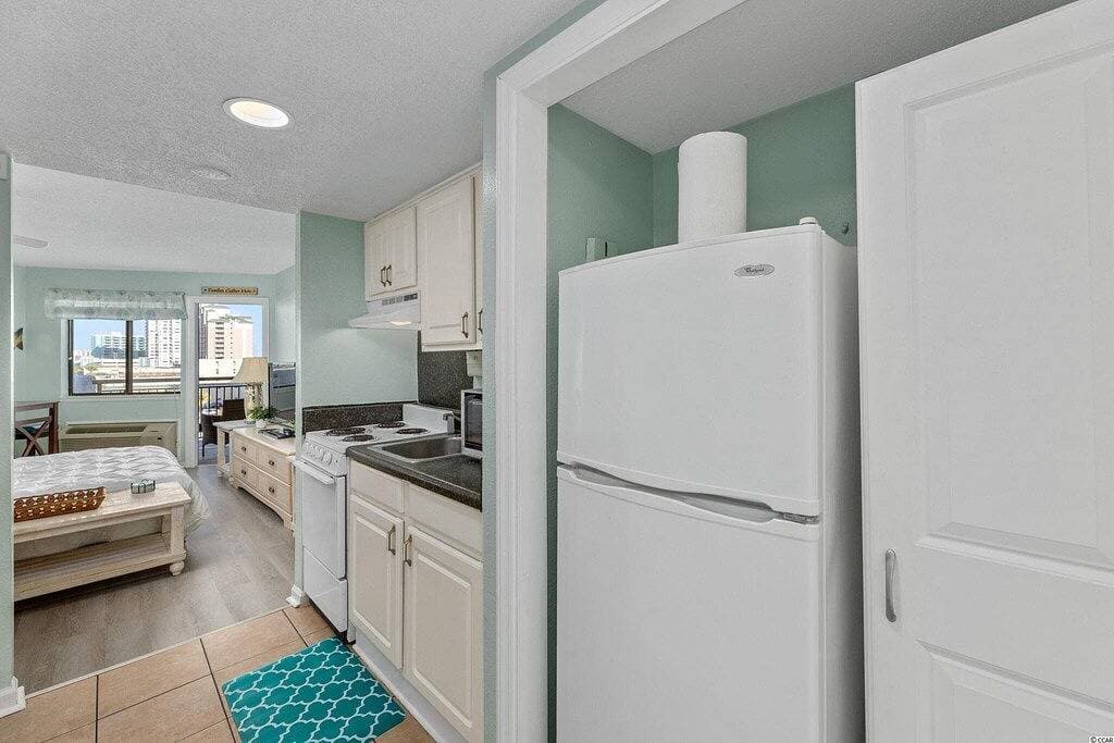 Foto 5 von 18: Beachfront Condo, sleeps 6, pools, hot tub, tiki bar, golf carts allowed