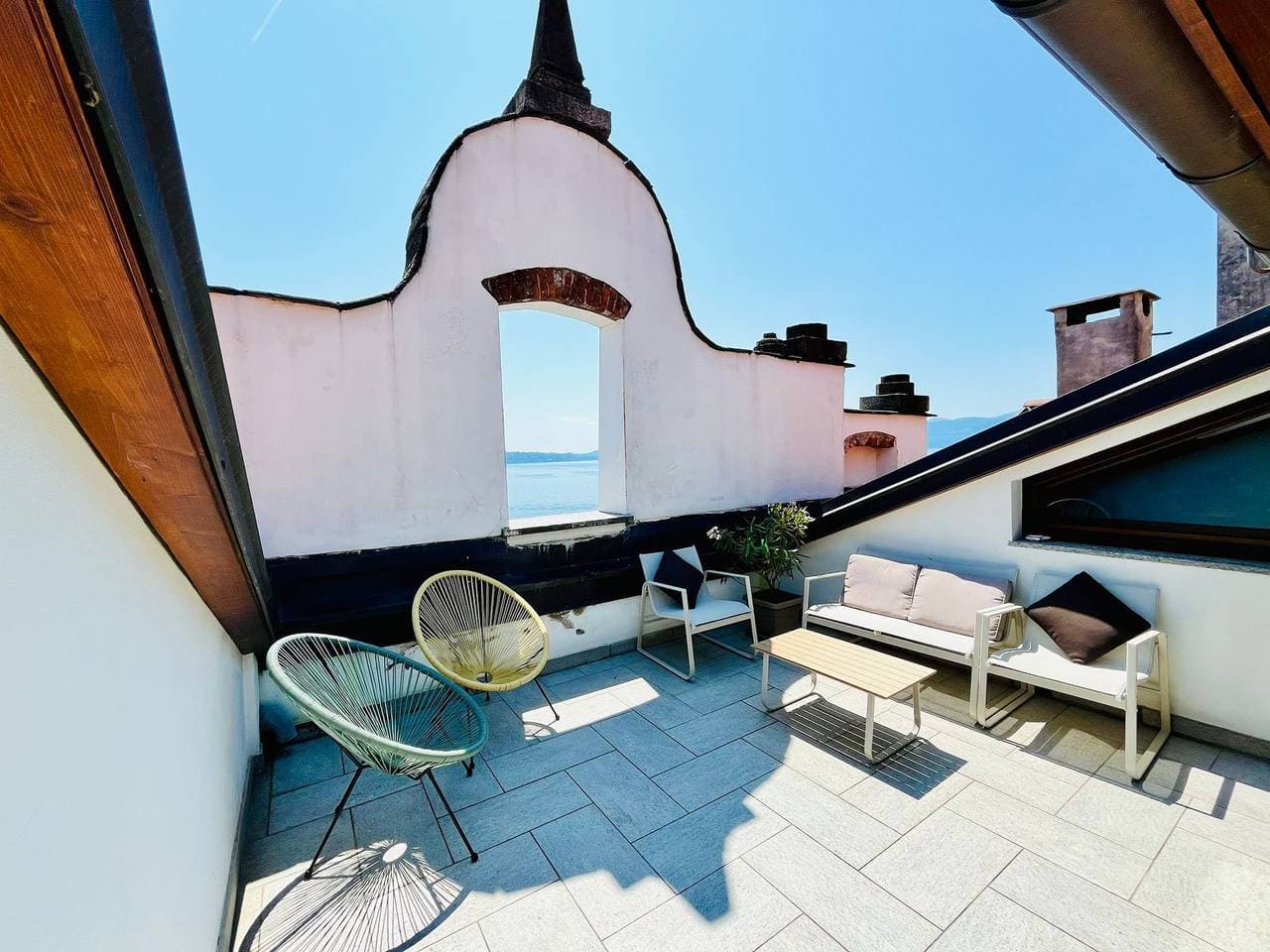 Foto 2 von 30: La Finestra sul lago luxurious apartment furnished