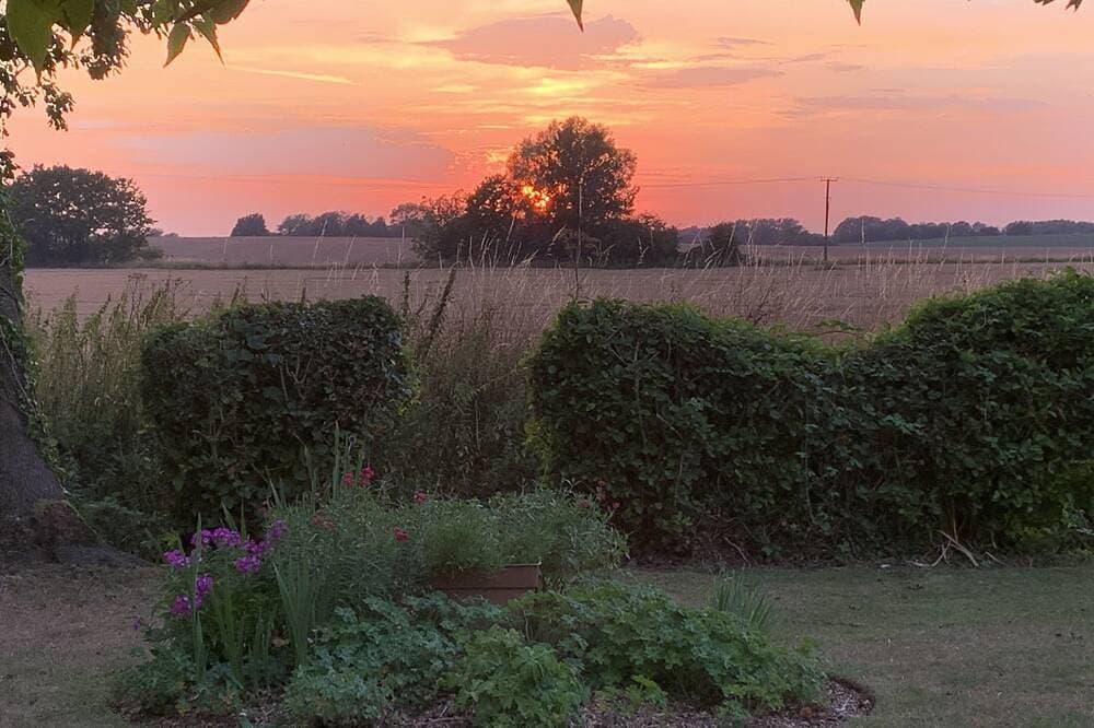 Foto 11 von 24: Herrliche Aussicht von diesem schönen Cottage mit einem Schlafzimmer.