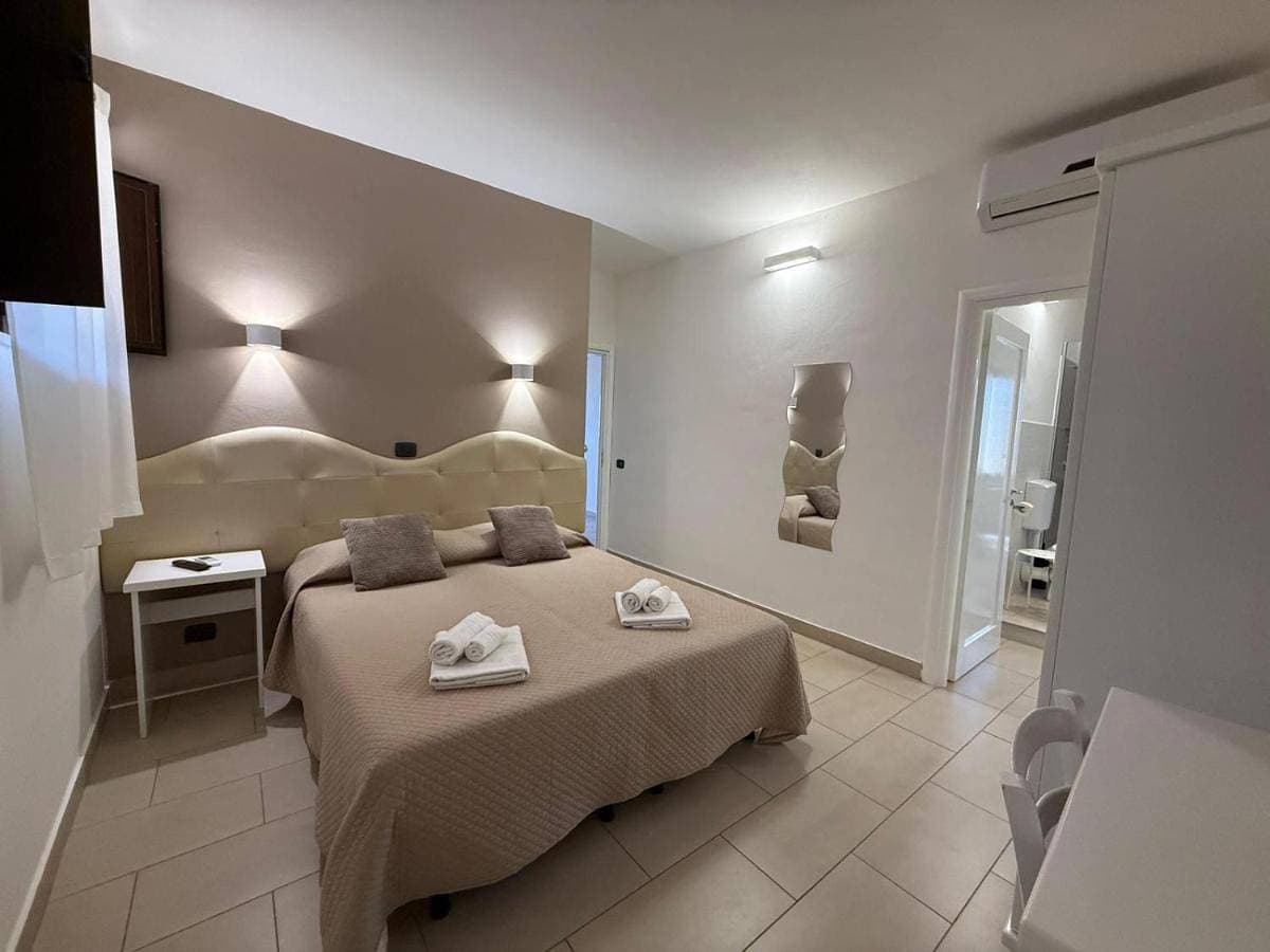 Foto 4 von 15: Double Room with Private Bathroom