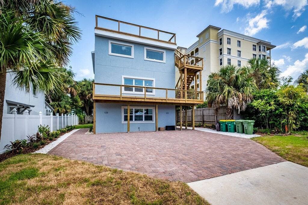 Foto 7 von 18: Modern 1-Bedroom Beachside Retreat Steps to the Beach