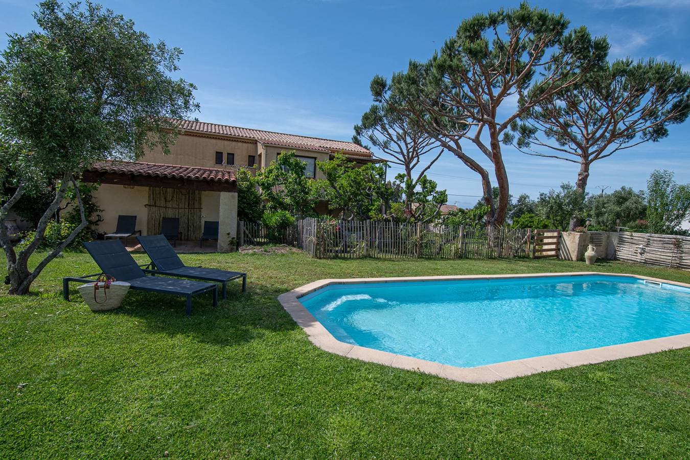 Foto 2 von 29: Ferienwohnung für 4 Personen mit Pool