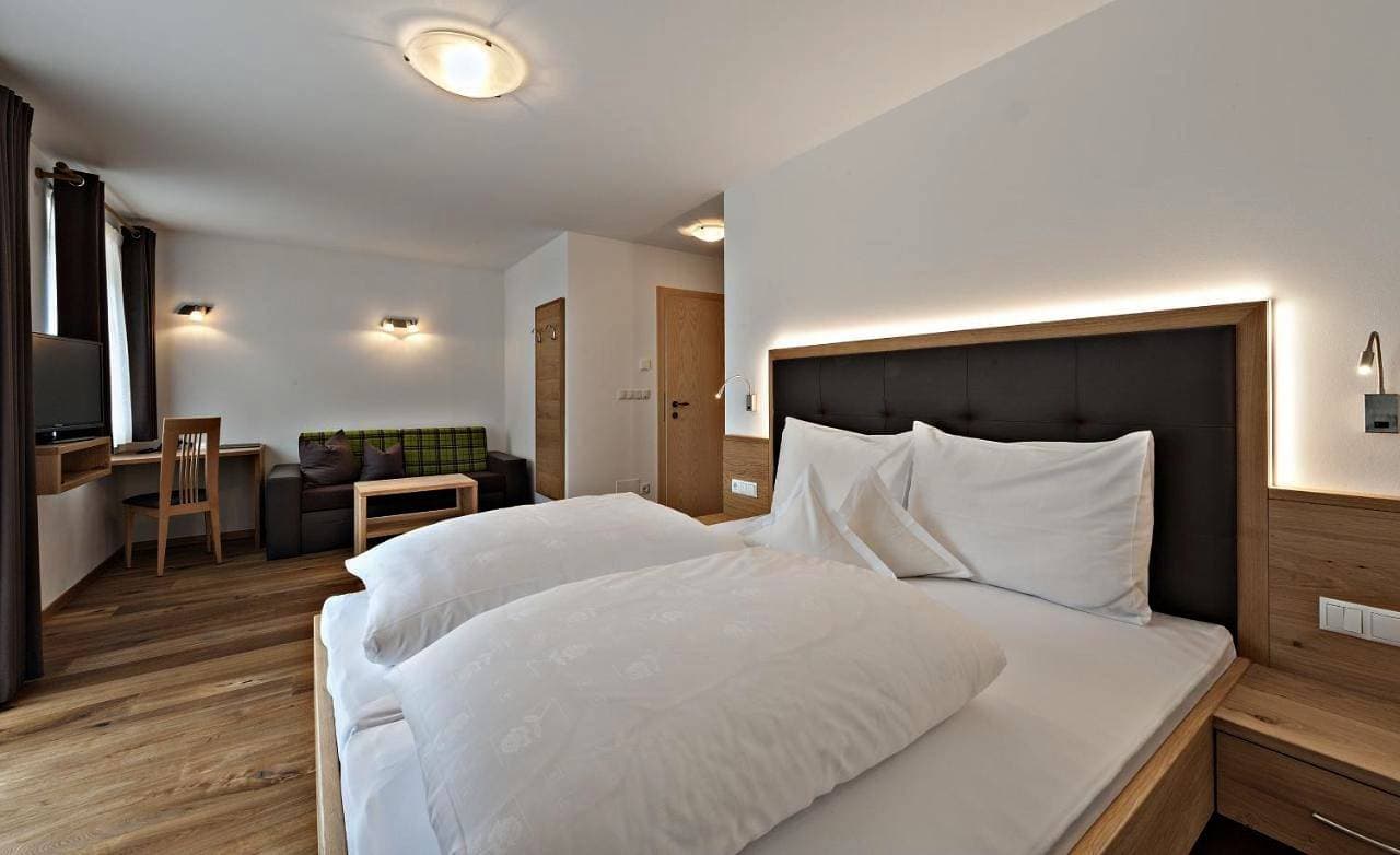 Foto 3 von 28: Double Room with Balcony