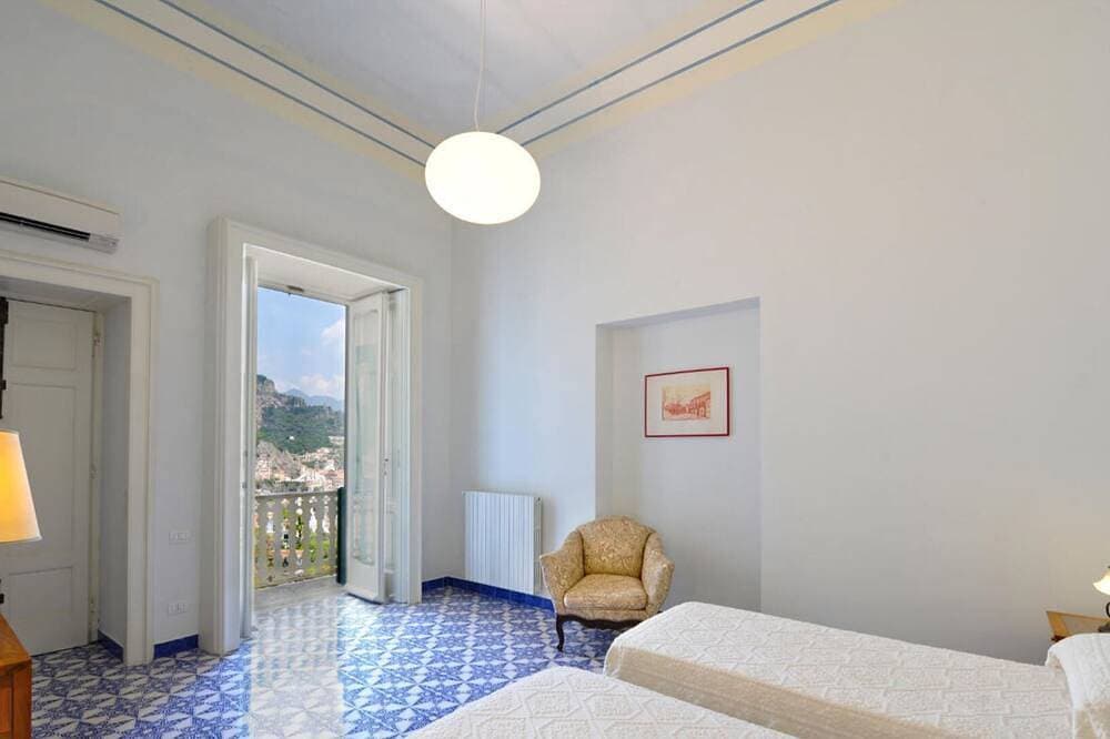Foto 5 von 18: Herrliches Amalfi-Anwesen mit Blick auf das Meer, atemberaubende Aussicht, in der Nähe des Strandes