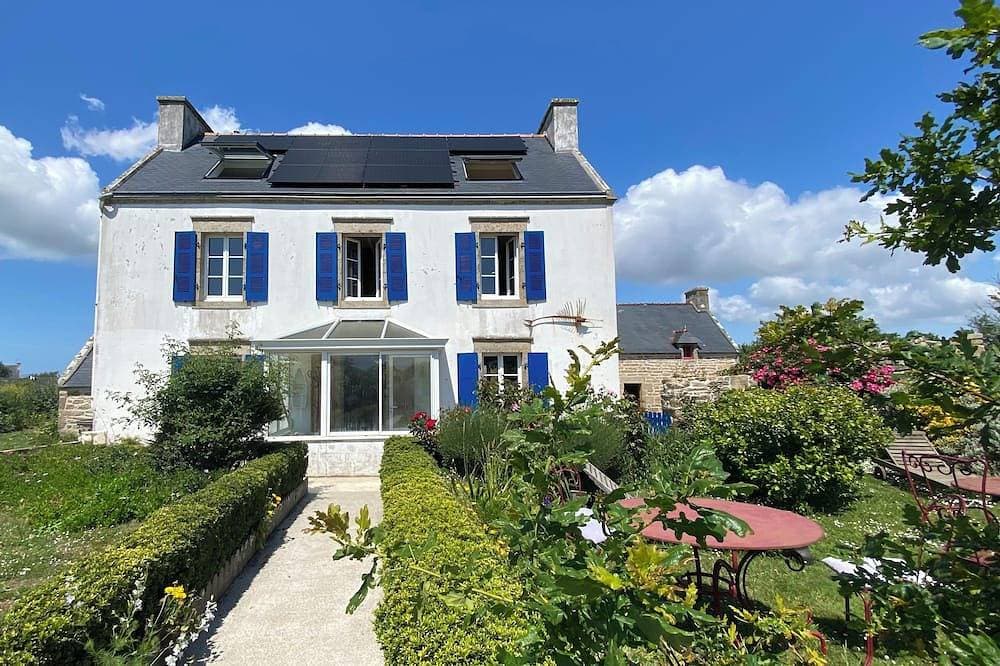 Renovated house by the sea for 6 or 7 people 1