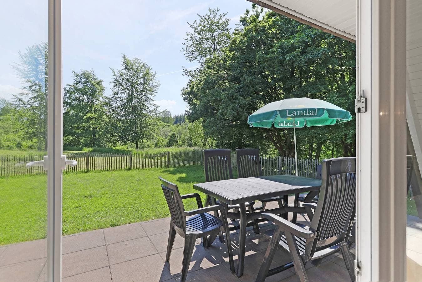 Foto 10 von 33: Bungalow für 4 Personen mit Balkon/Terrasse