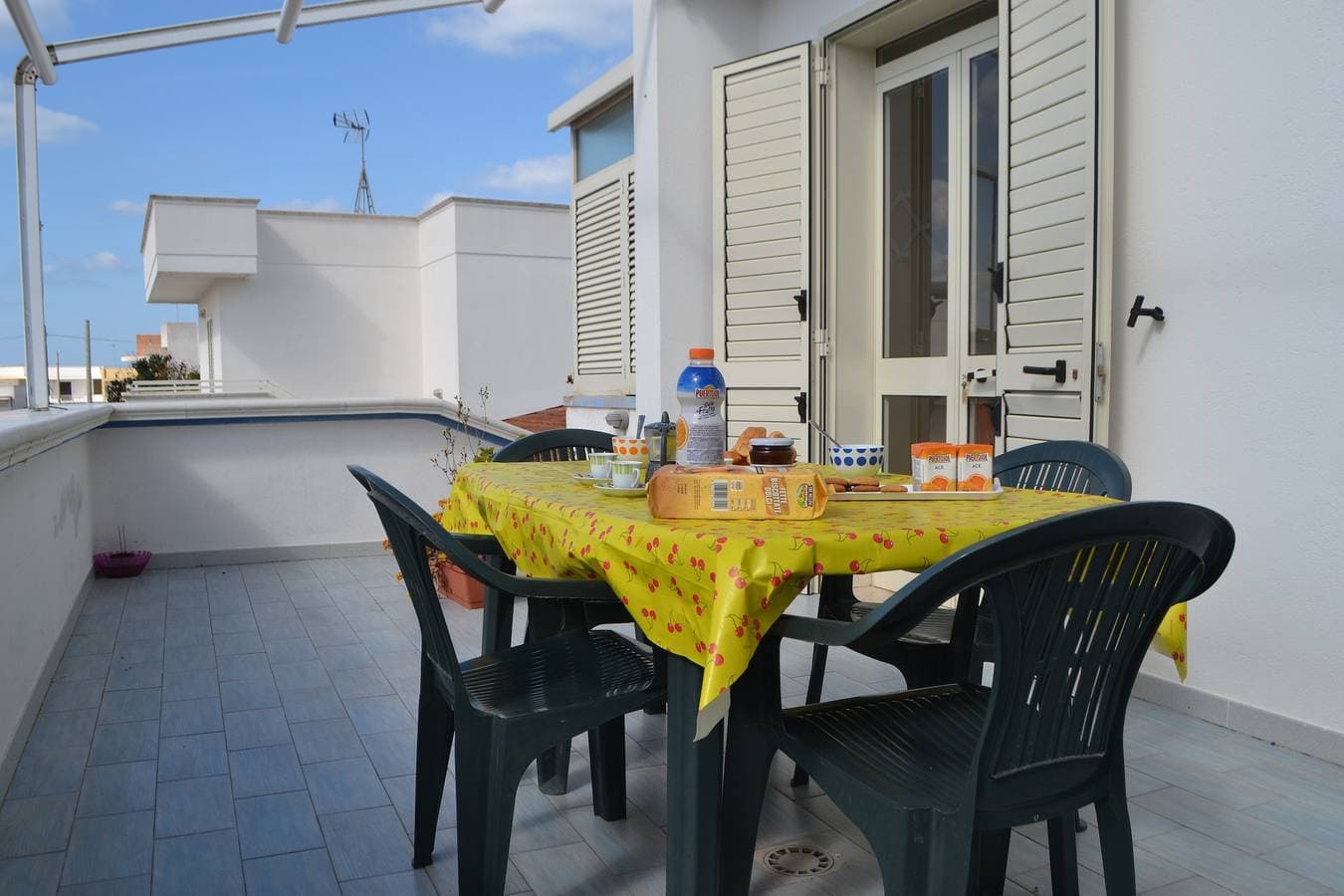 Foto 2 von 42: Zentrale Ferienwohnung mit Terrasse, Garten und Parkplatz
