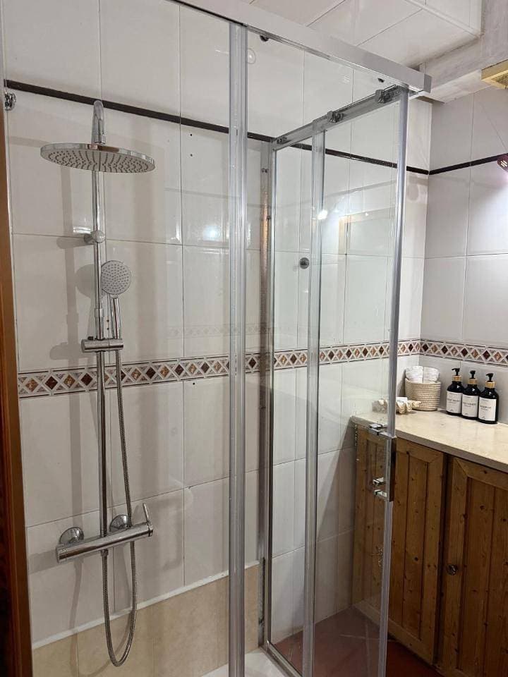 Foto 8 von 13: Double Room with Shared Bathroom
