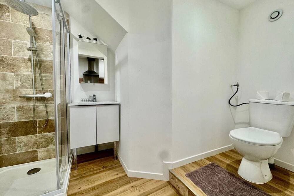 Foto 4 von 10: Renovated studio apartment - Old town St Laurent.