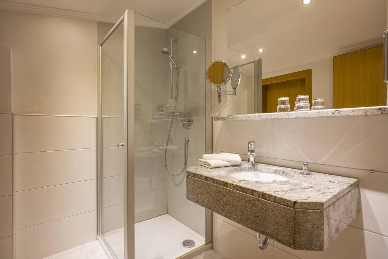 Foto 6 von 48: Doppelzimmer ohne Balkon Fs