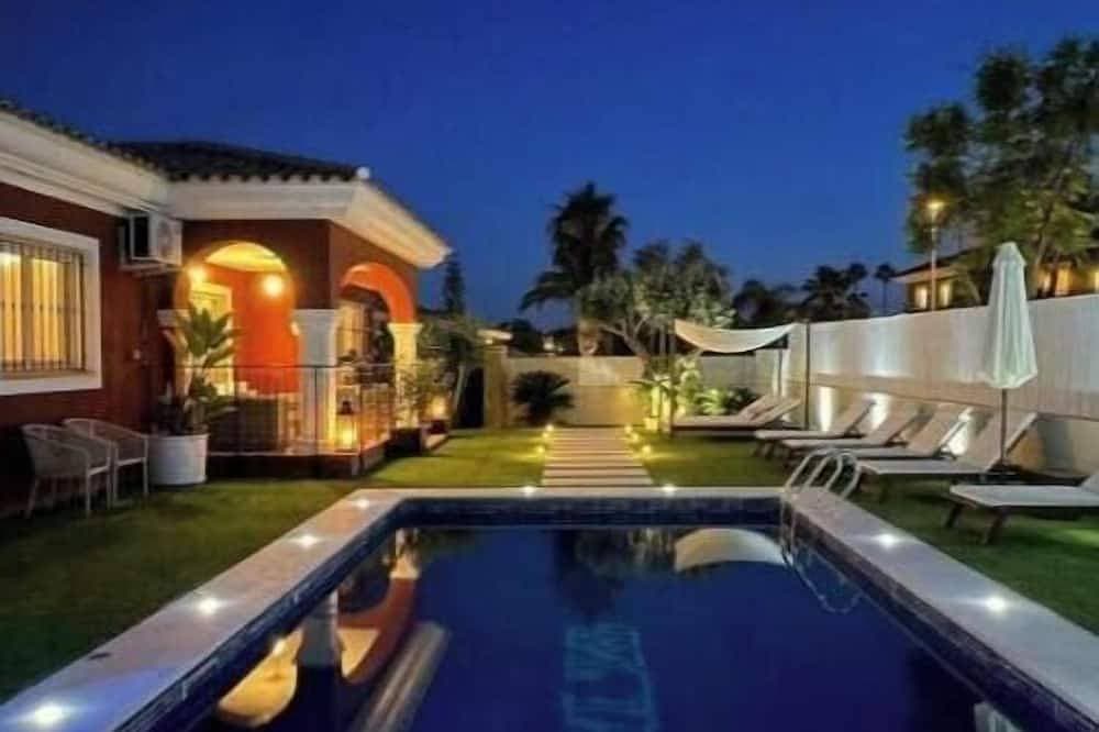 Exclusive Villa in Bonalba with Private Pool, Garden and Terrace 1