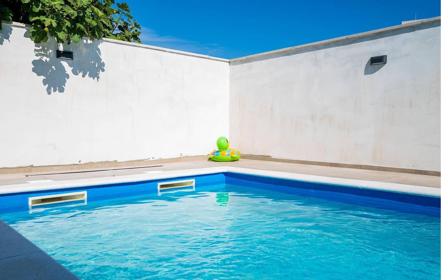 Foto 12 von 24: Charmante Ferienwohnung mit Pool und Parkplatz in Galizana, 400 m vom Stadtzentrum entfernt