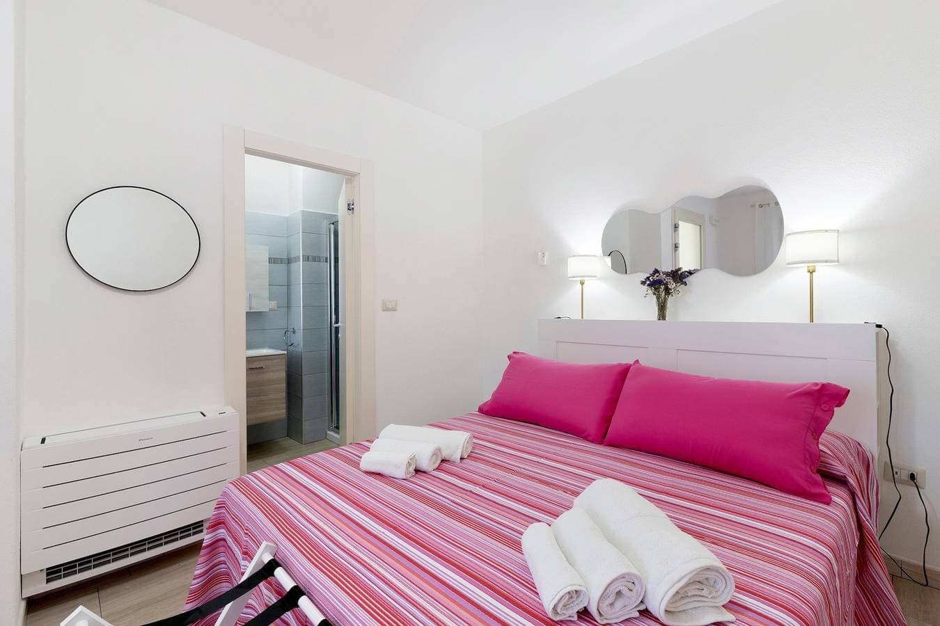 Foto 11 von 28: „Turri Manna Domo 3“: Zimmer mit Balkon, WLAN und Klimaanlage
