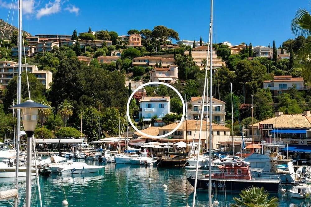 Foto 8 von 9: Die Wellen des Geldes - Le Lavandou