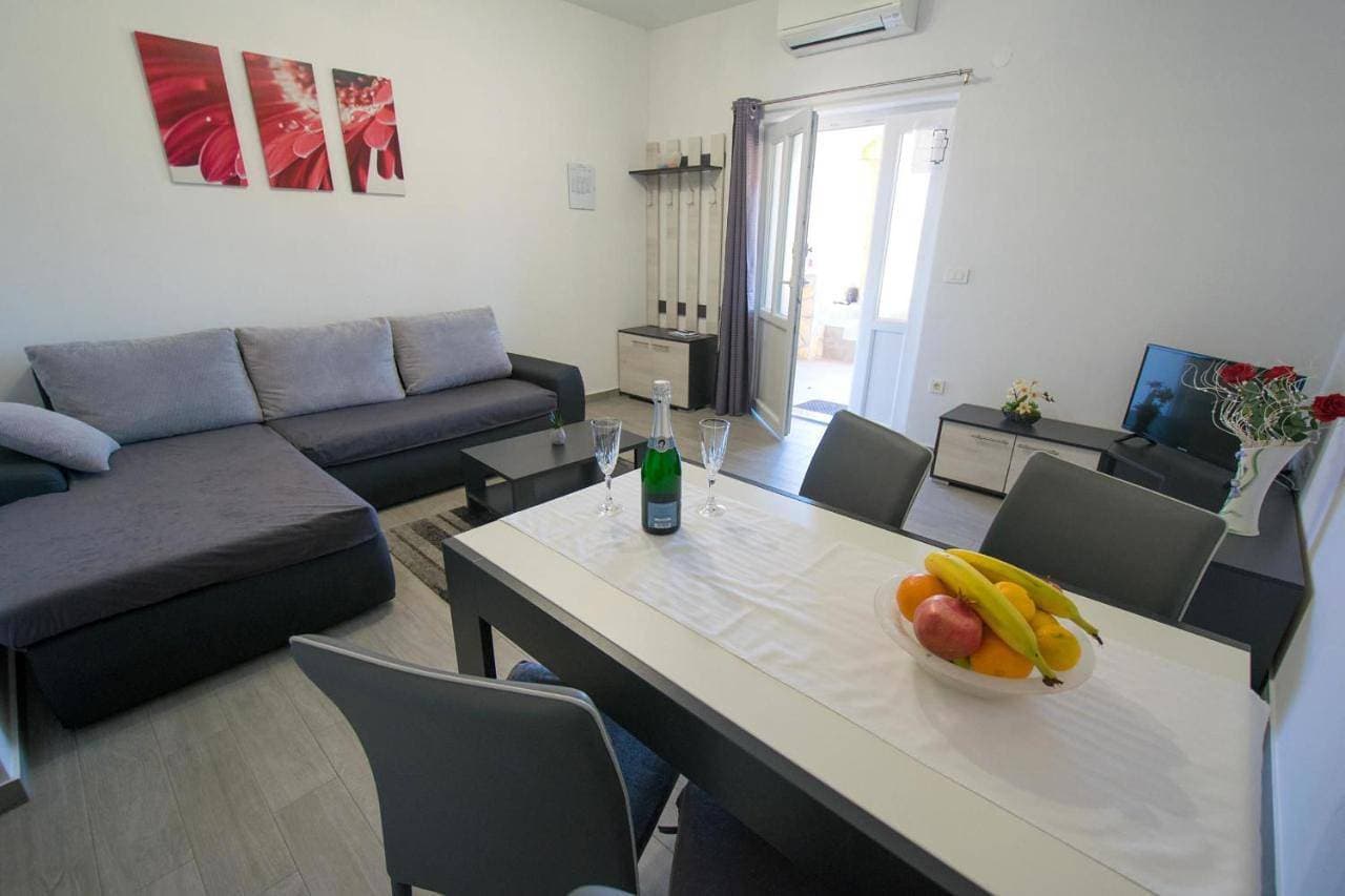 Foto 7 von 18: One-Bedroom Apartment with Terrace